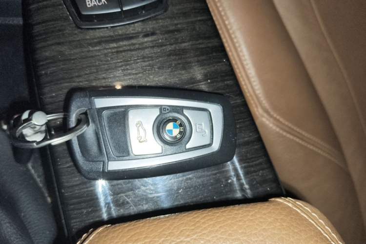 Used BMW 3 Series 2014 320i Sport Edition Vehicle Key