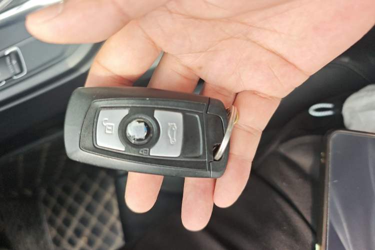 Used BMW 3 Series 2014 320i Sport Edition Vehicle Key