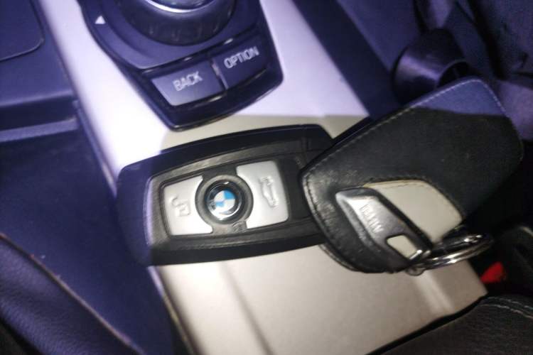 Used BMW 3 Series 2014 320i Sport Edition Vehicle Key