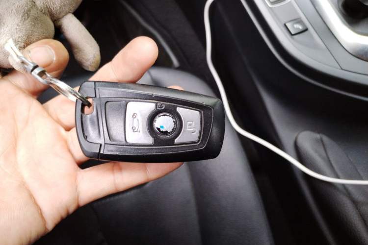 Used BMW 3 Series 2014 320i Sport Edition Vehicle Key