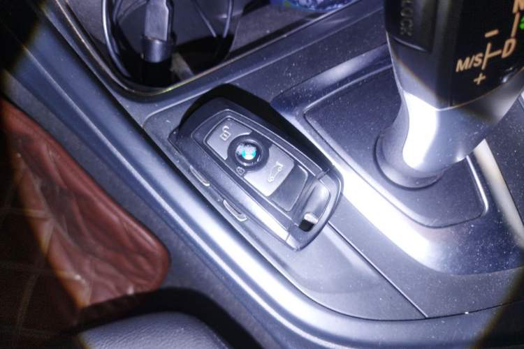 Used BMW 3 Series 2014 320i Active Edition Vehicle Key