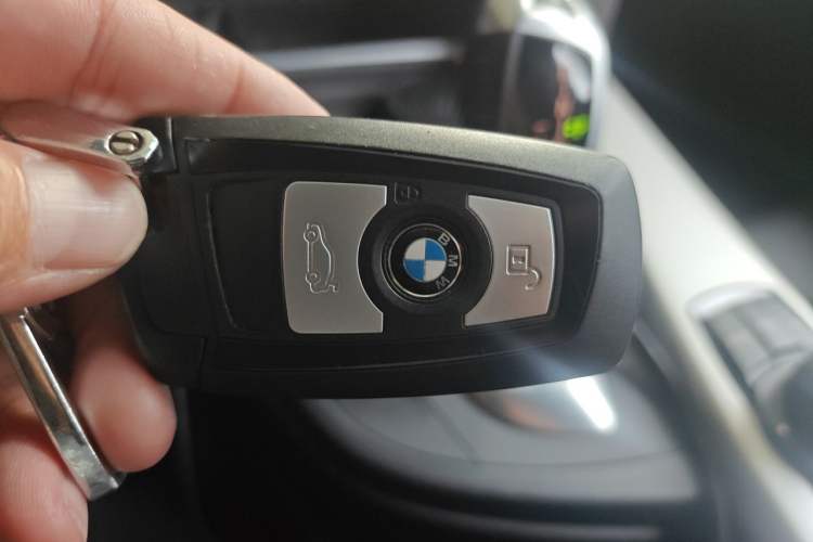 Used BMW 3 Series 2014 320i Active Edition Vehicle Key