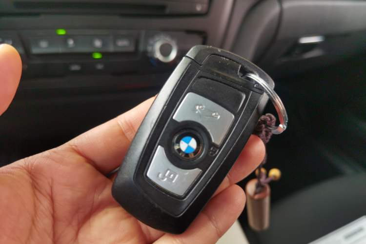 Used BMW 3 Series 2014 320i Active Edition Vehicle Key