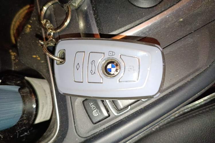 Used BMW 3 Series 2014 320i Active Edition Vehicle Key