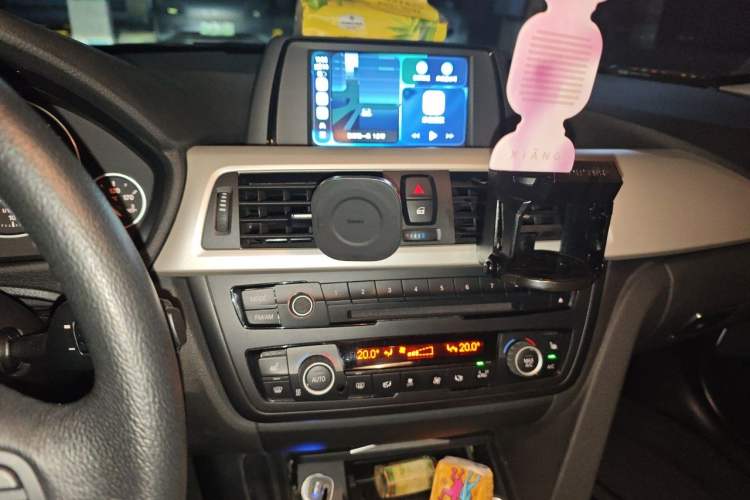 Used BMW 3 Series 2014 320i Sport Edition Audio And AC Panel