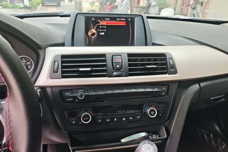Used BMW 3 Series 2014 320Li Fashion Model Audio And AC Panel