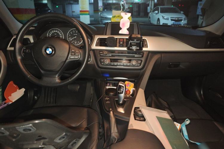 Used BMW 3 Series 2014 320i Sport Edition Center Console