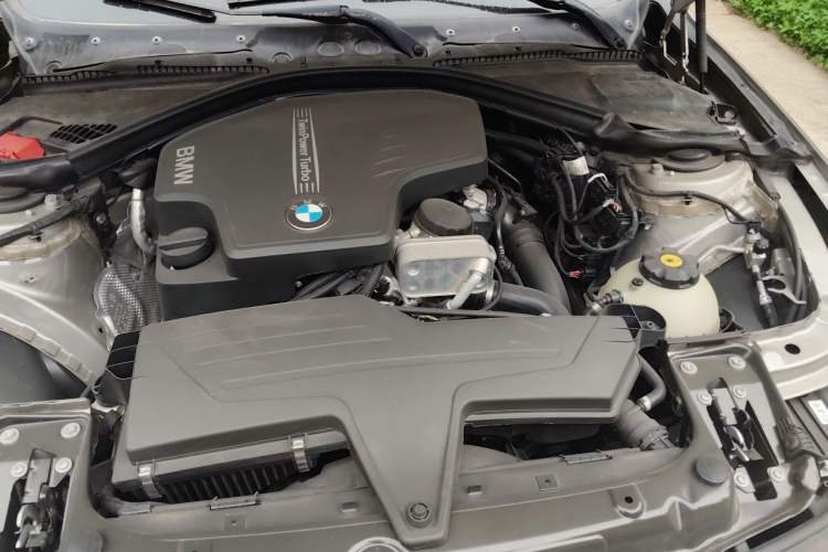 Used BMW 3 Series 2014 320Li Fashion Model Engine Bay