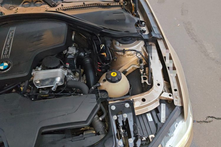 Used BMW 3 Series 2014 320Li Fashion Model Engine Bay Left