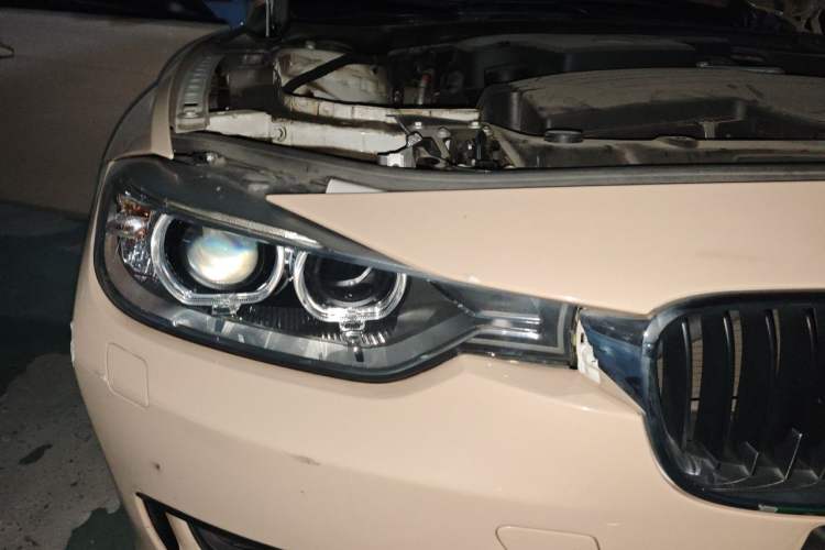 Used BMW 3 Series 2014 320i Sport Edition Engine Bay Right
