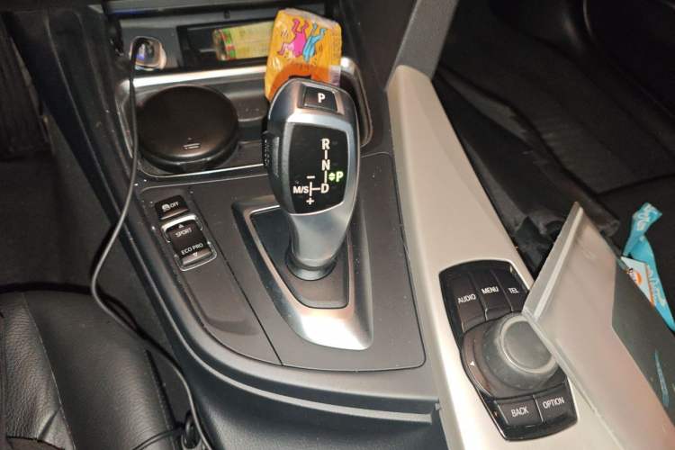 Used BMW 3 Series 2014 320i Sport Edition Gear Lever
