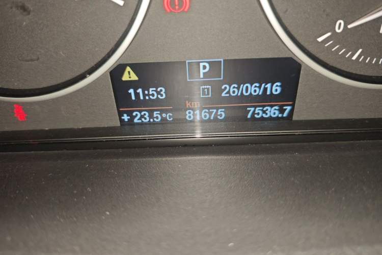Used BMW 3 Series 2014 320i Sport Edition Odometer Close Up
