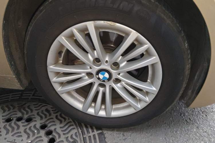 Used BMW 3 Series 2014 320Li Fashion Model Right Front Wheel Hub