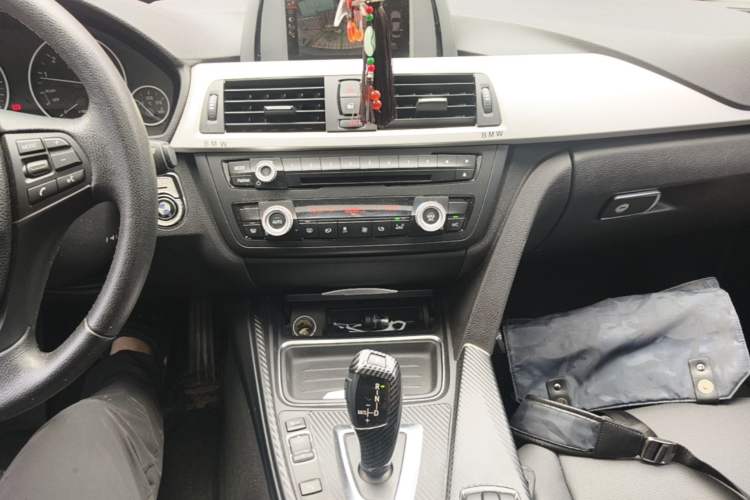 Used BMW 3 Series 2015 320Li Luxury Edition Fashion Model Audio And AC Panel