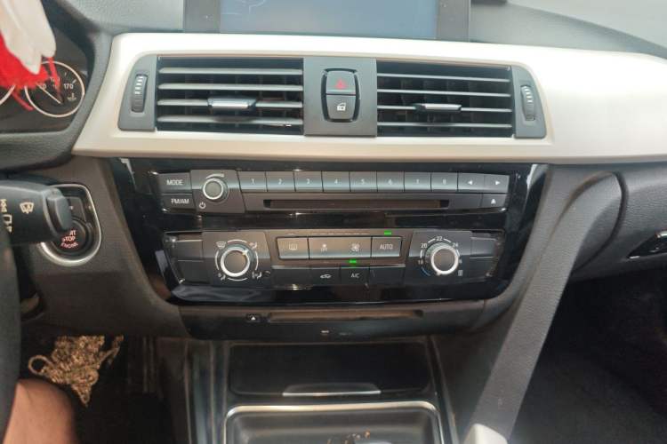 Used BMW 3 Series 2015 320i Active Edition Audio And AC Panel