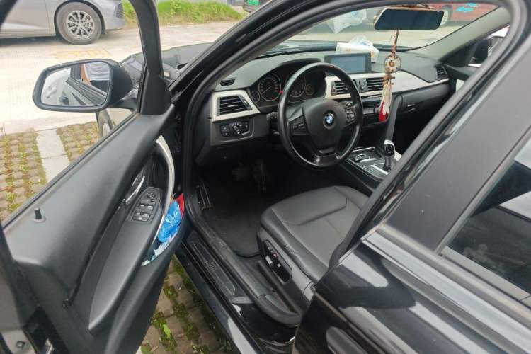Used BMW 3 Series 2015 320i Active Edition Driver Seat