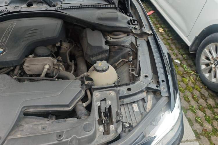 Used BMW 3 Series 2015 320i Active Edition Engine Bay Left