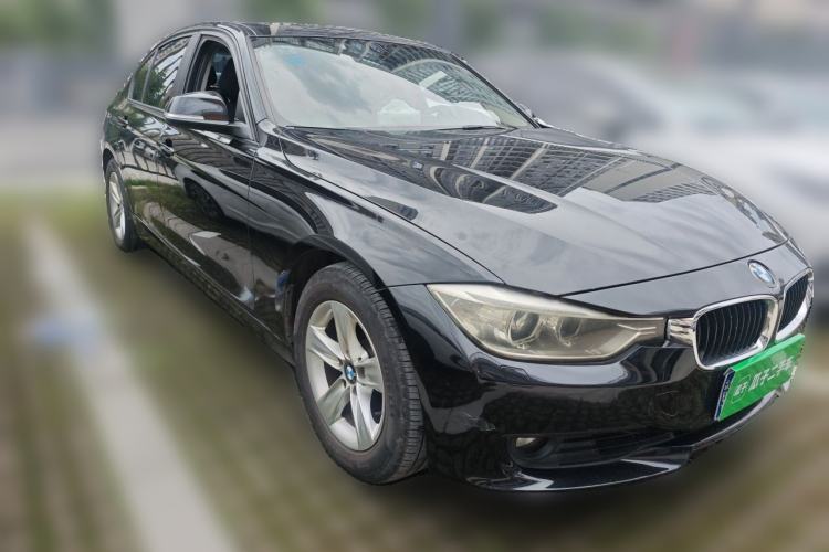 Used BMW 3 Series 2015 320i Active Edition Front Right 45 Deg