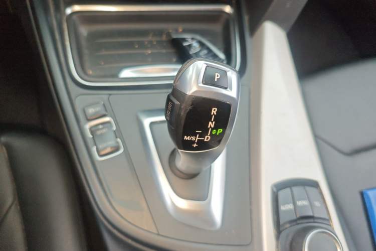 Used BMW 3 Series 2015 320i Active Edition Gear Lever