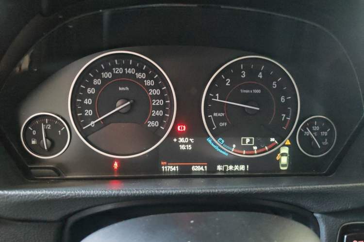 Used BMW 3 Series 2015 328i Sport Design Package Odometer Close Up