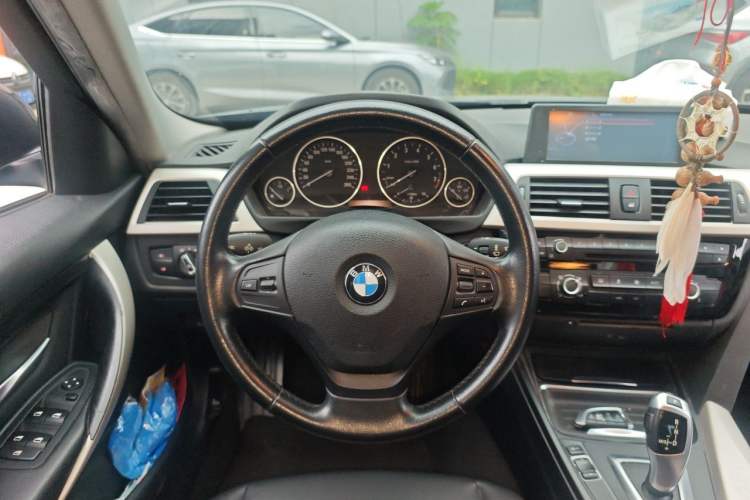 Used BMW 3 Series 2015 320i Active Edition Steering Wheel