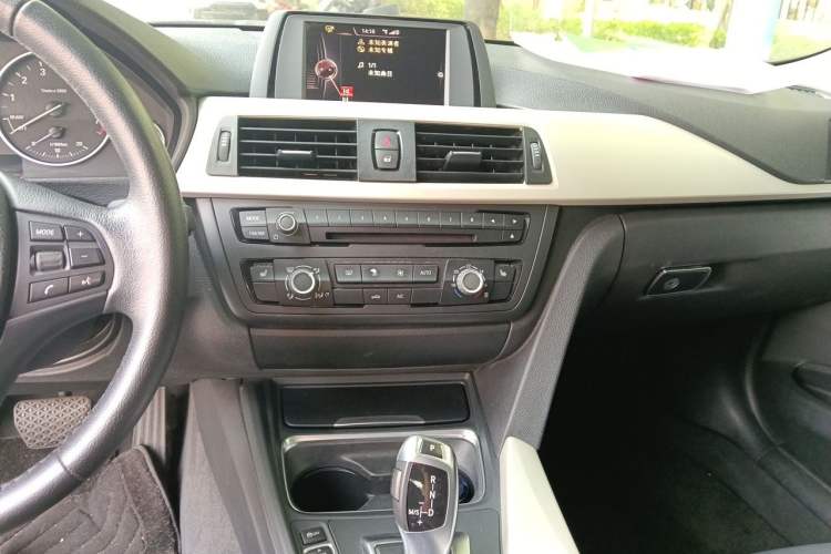 Used BMW 3 Series 2015 316Li Fashion Model Audio And AC Panel
