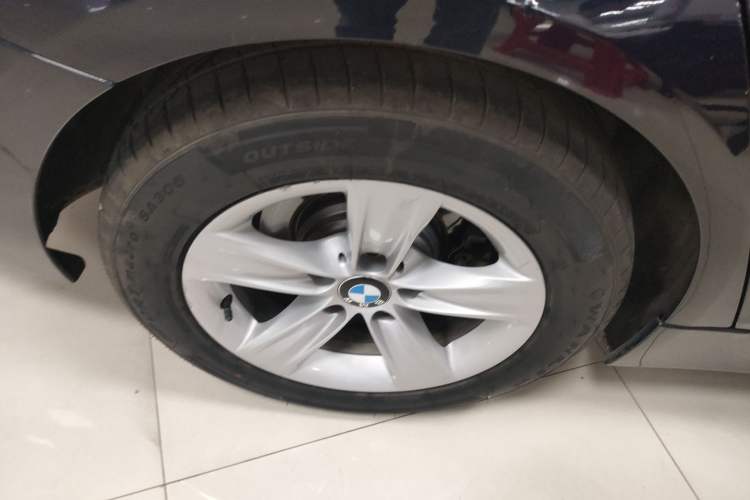 Used BMW 3 Series 2015 320i Active Edition Exterior 5