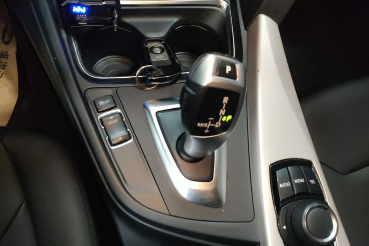 Used BMW 3 Series 2015 320i Active Edition Gear Lever