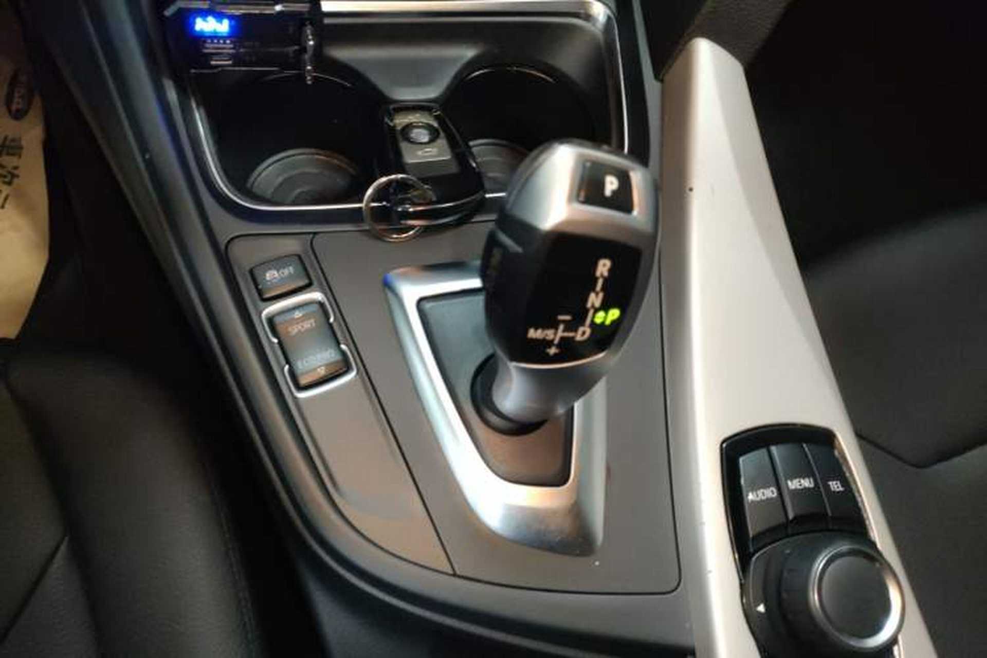 Used BMW 3 Series 2015 320i Active Edition Gear Lever