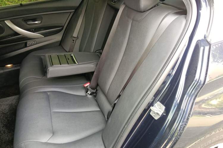 Used BMW 3 Series 2015 316Li Fashion Model Left Rear Seat