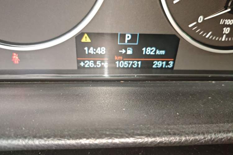 Used BMW 3 Series 2015 320Li Luxury Edition Fashion Model Odometer Close Up