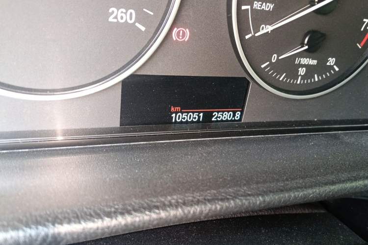 Used BMW 3 Series 2015 316Li Fashion Model Odometer Close Up