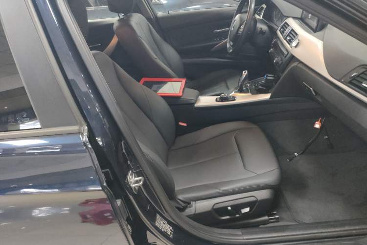 Used BMW 3 Series 2015 320i Active Edition Right Front Seat