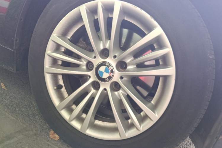Used BMW 3 Series 2015 316Li Fashion Model Right Front Wheel Hub