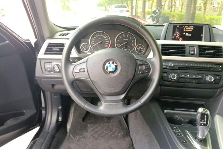Used BMW 3 Series 2015 316Li Fashion Model Steering Wheel