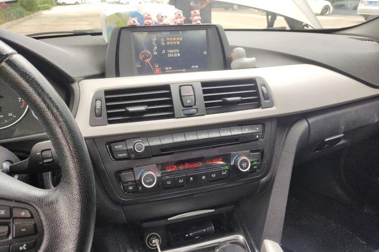 Used BMW 3 Series 2015 320Li Luxury Edition Fashion Model Audio And AC Panel