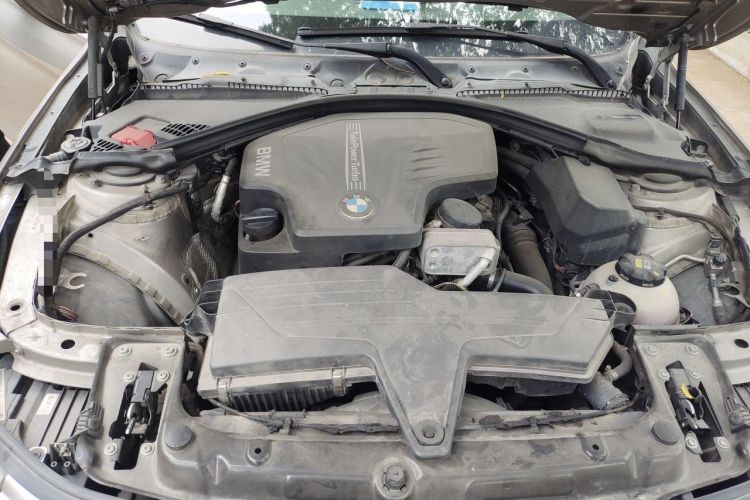 Used BMW 3 Series 2015 320Li Luxury Edition Fashion Model Engine Bay