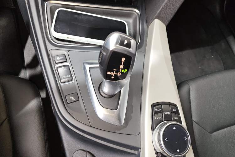 Used BMW 3 Series 2015 320Li Luxury Edition Fashion Model Gear Lever
