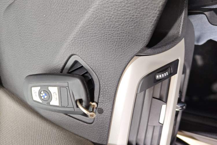Used BMW 3 Series 2015 320Li Luxury Edition Fashion Model Interior 1
