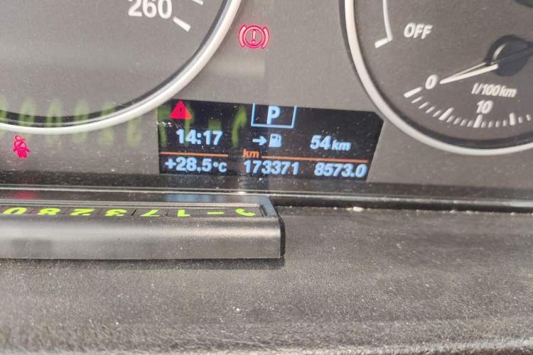 Used BMW 3 Series 2015 320Li Luxury Edition Fashion Model Odometer Close Up