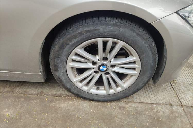 Used BMW 3 Series 2015 320Li Luxury Edition Fashion Model Right Front Wheel Hub