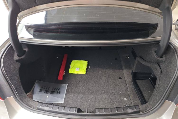 Used BMW 3 Series 2015 320Li Luxury Edition Fashion Model Trunk