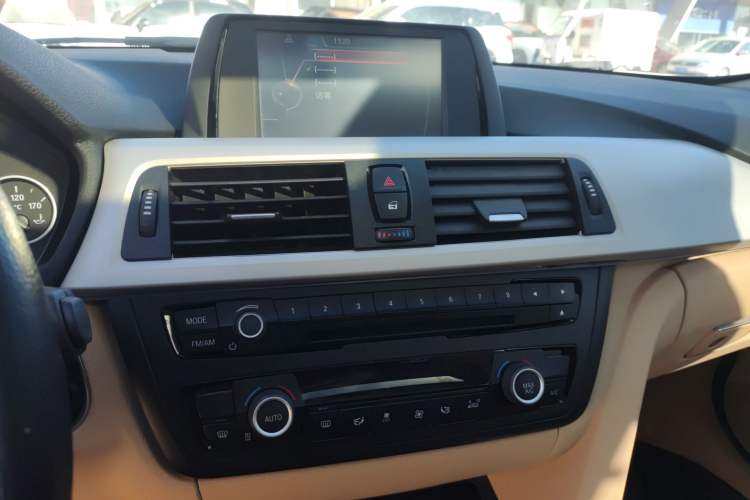 Used BMW 3 Series 2015 320Li Luxury Edition Fashion Model Audio And AC Panel