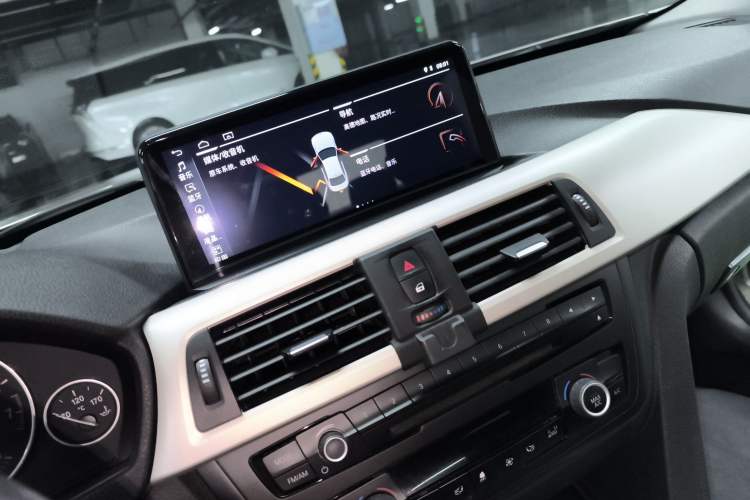 Used BMW 3 Series 2015 320Li Luxury Edition Fashion Model Audio And AC Panel