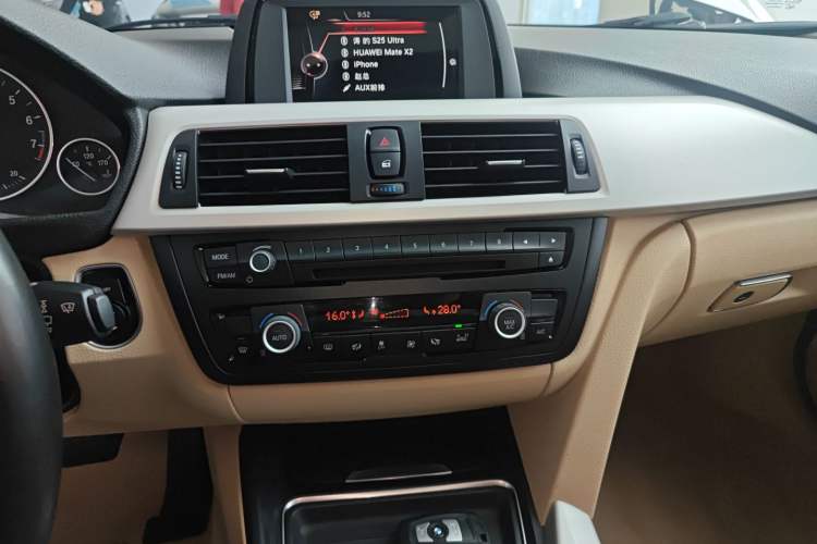 Used BMW 3 Series 2015 320Li Luxury Edition Fashion Model Audio And AC Panel