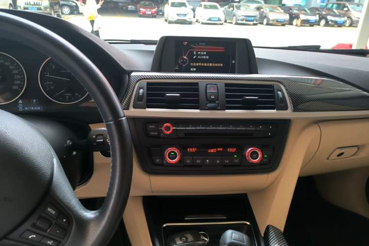 Used BMW 3 Series 2015 320Li Luxury Edition Fashion Model Audio And AC Panel