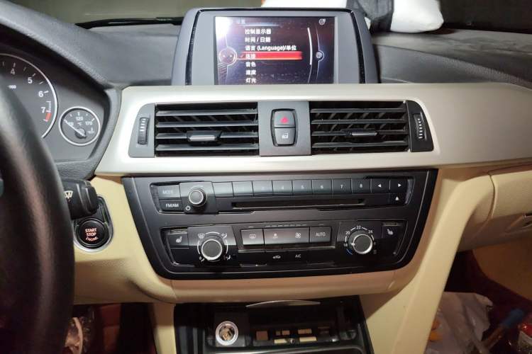Used BMW 3 Series 2015 316Li Fashion Model Audio And AC Panel