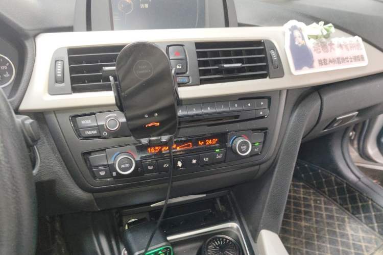 Used BMW 3 Series 2015 320Li Luxury Edition Fashion Model Audio And AC Panel