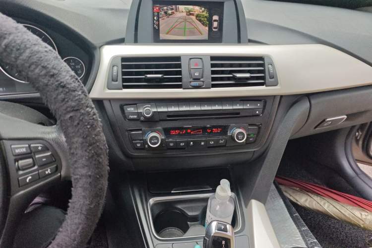 Used BMW 3 Series 2015 320Li Luxury Edition Fashion Model Audio And AC Panel