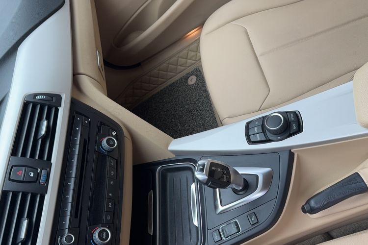 Used BMW 3 Series 2015 320Li Fashion Model Audio And AC Panel
